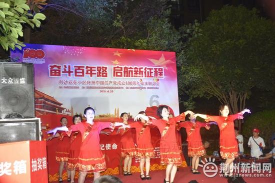 4、临摹碑帖是学习书法的有效手段。下列哪一项不属于临帖六法()？